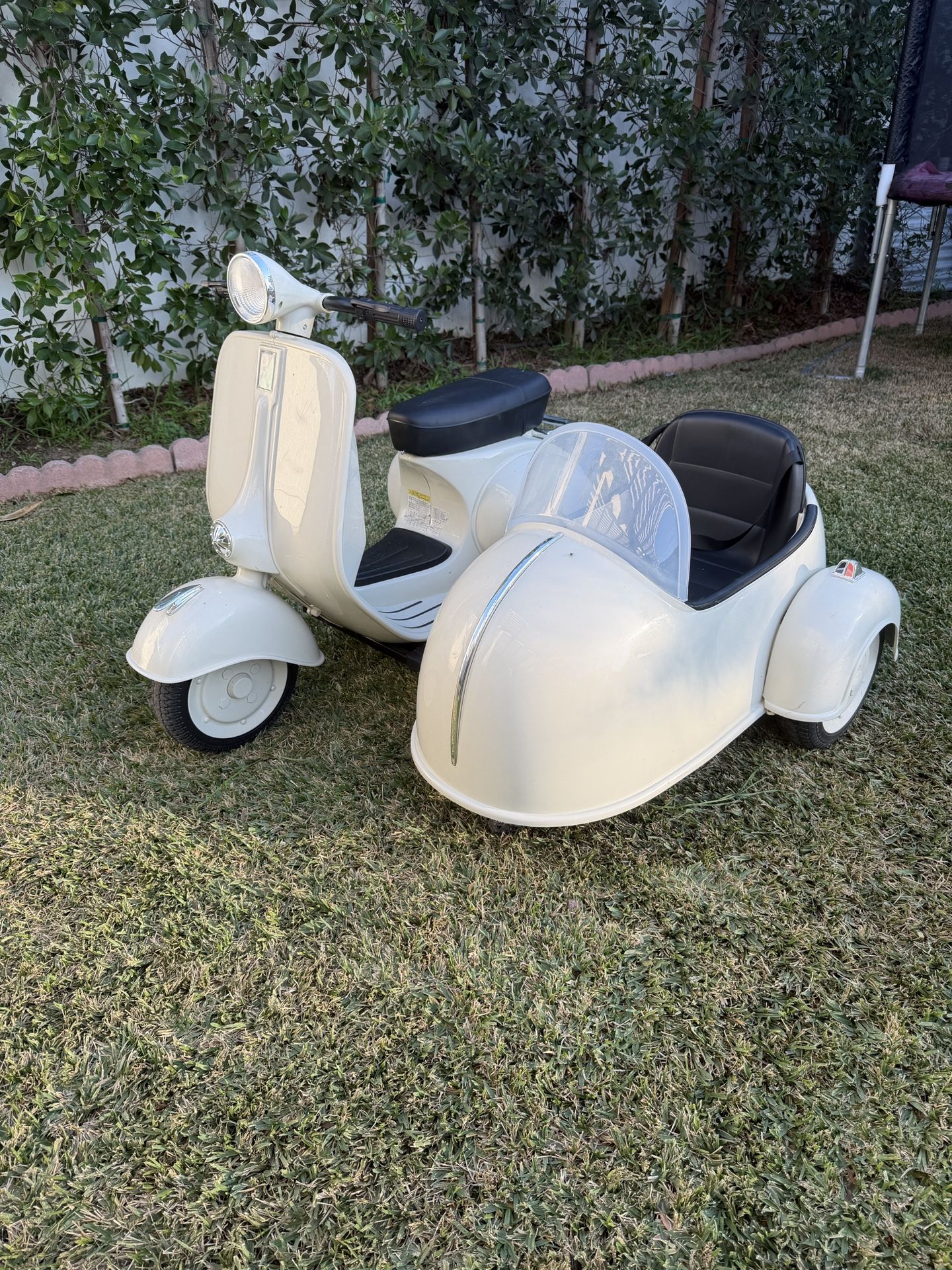 Licensed 12V Vespa 150 Dual Seater Tricycle Sidecar