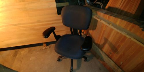 Desk Chair -High End| $1550 msrp - Everything Adjusts- Thick- 5 Avail