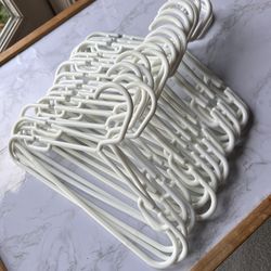 20 Kids Hangers