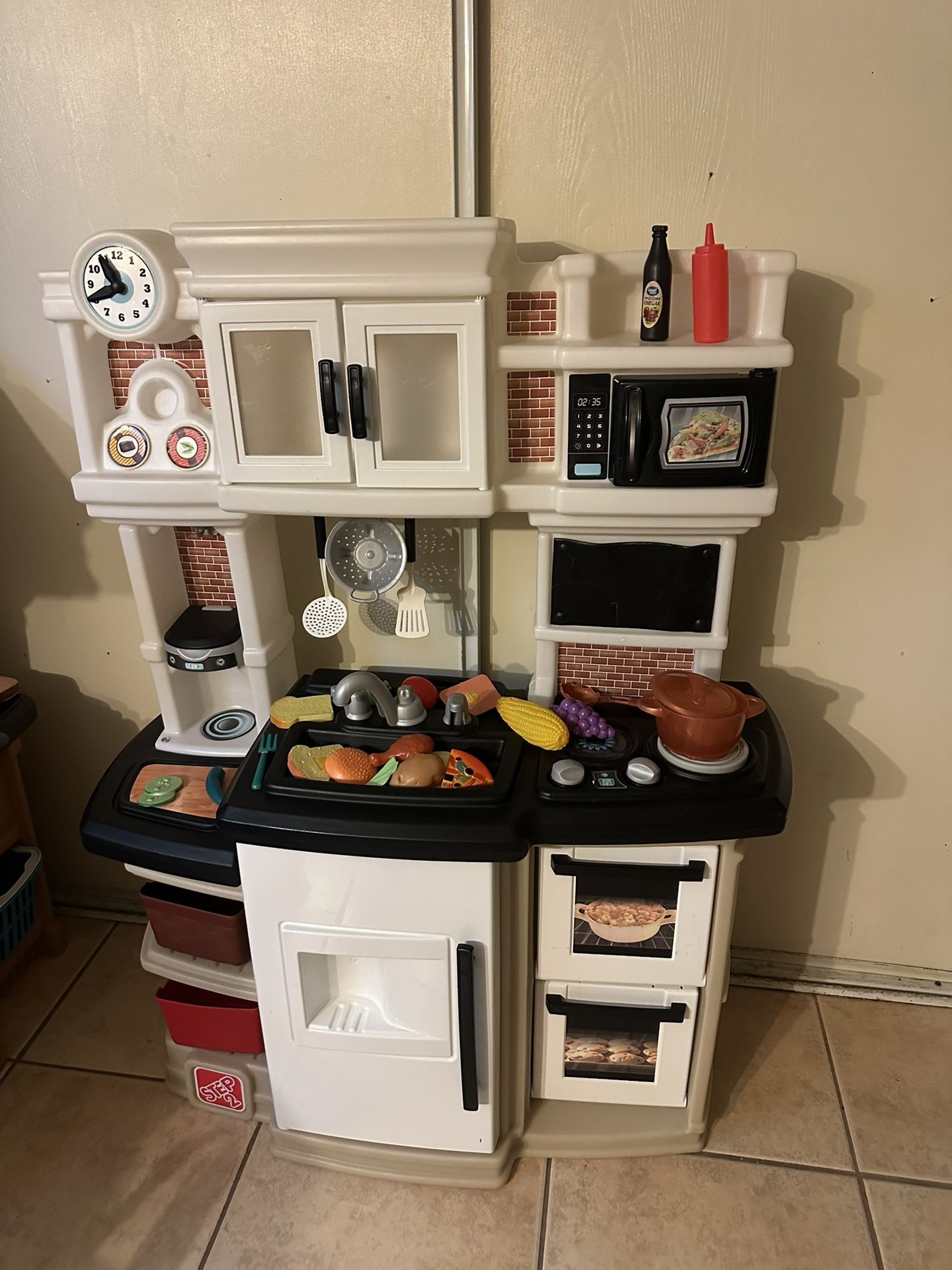 Step2 Play Kitchen With Play Food