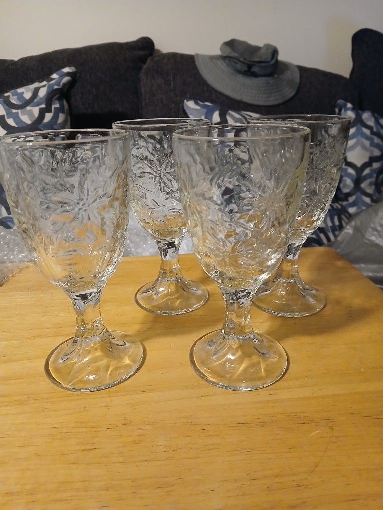 4 Princess House Crystal Wine Glasses 