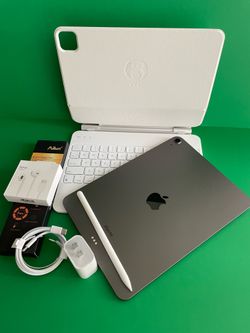 Apple IPad Air 5th Generation (10.9” Liquid Retina/ M1 chip / 2022 Model) 64GB with pen, keyboard case & Accessories (256gb $479)
