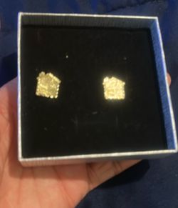 10 karat gold earrings