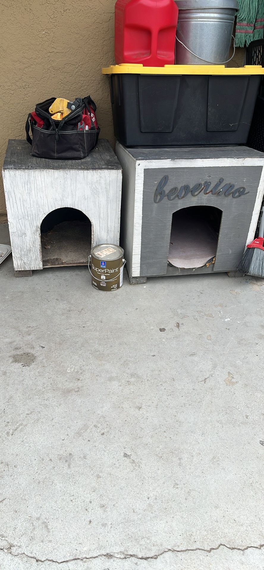 FREE DOG HOUSES