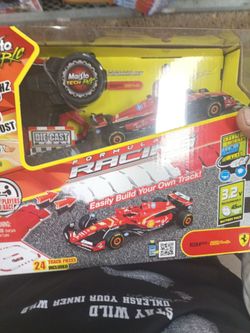 Maisto Tech RC Ferrari SF-24 Formula Racing Set