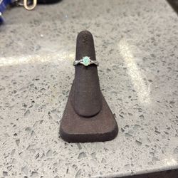 10KT White Gold Ring W/ Opal Center 
