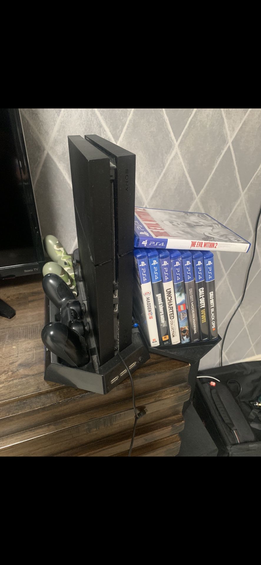 PS4 Includes Games And 2 Controllers 