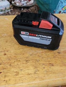 MILWAKEE BATERY 18 VOLTS M18 RED LITHIUM HIGH OUTPUT HD12.0  .VERY LITTLE USE BATERY I CAN USED ON MY DRILL IS TO HAVY  REAZON FOR SALE. BATERIA MILWA