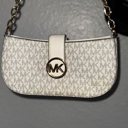 MK WHITE SHOULDER BAG 