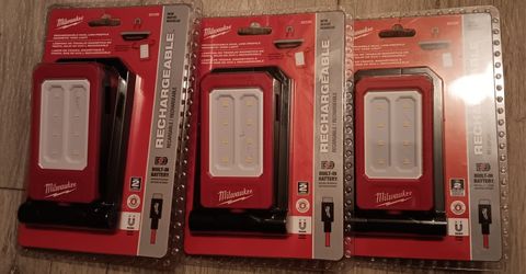 RECHARGEABLE MILWAUKEE WORKLIGHT $60