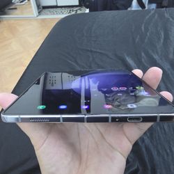 Galaxy Fold 5 _ 900$