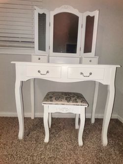 White Vintage-Style Vanity with Mirror & Stool