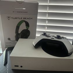 Xbox one with headphones