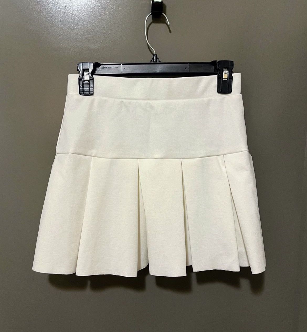 Lioness Tennis Skirt White Pleated- Size Small