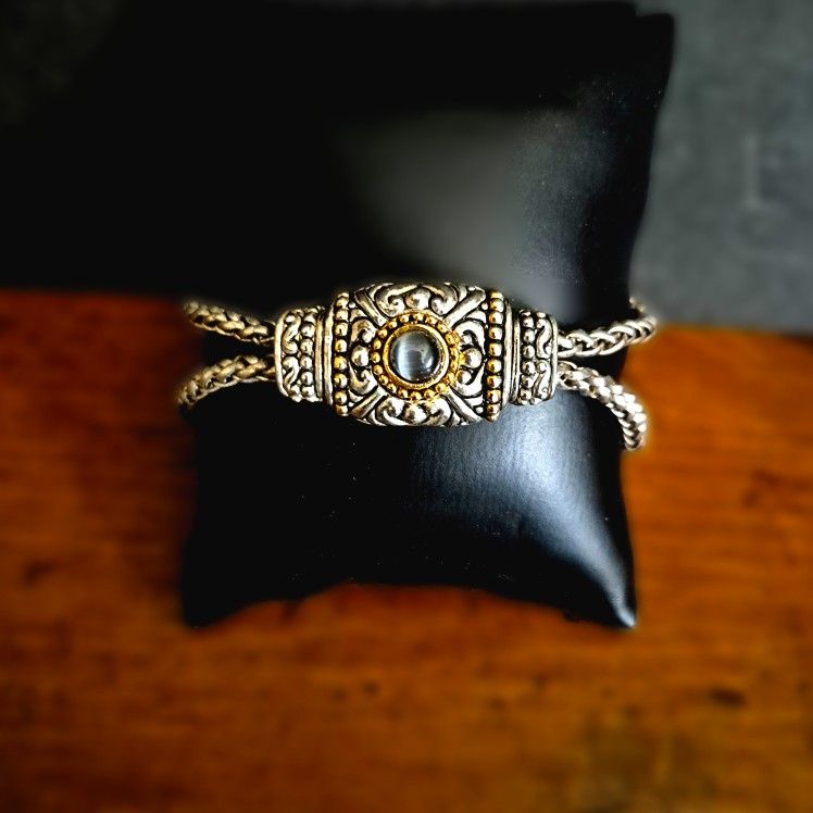 Vintage Silver Bracelet w/ Ornate Filigree & Gemstone Accent - Elegant Gift