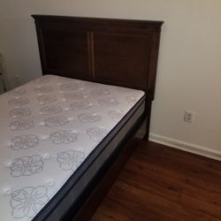 Full Size Bed with Mattress/Box Spring