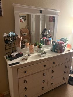 5 PIECE BEDROOM SET!!!