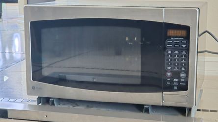 GE Profile Microwave with Built-in Frame