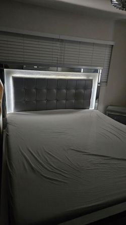 Silver crocodile print bedroom set with adjustable bed