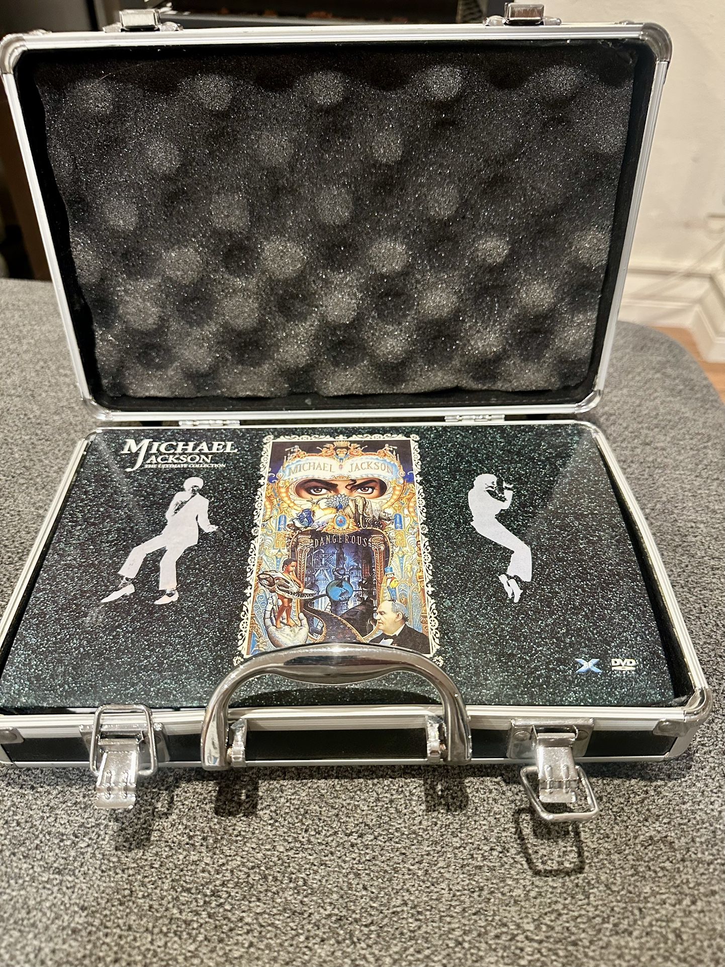 MICHAEL JACKSON THE ULTIMATE COLLECTION