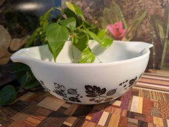 Pyrex Cinderella Bowl Black Gooseberry 2.5qt 443