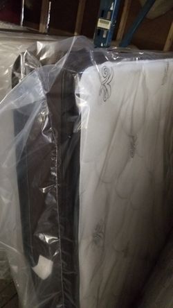 Queen PILLOW top mattress set