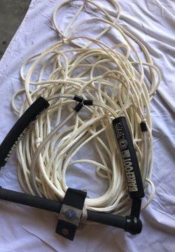 Barefoot international ski rope and handle