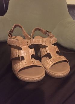Woman’s CLARKE Wedges