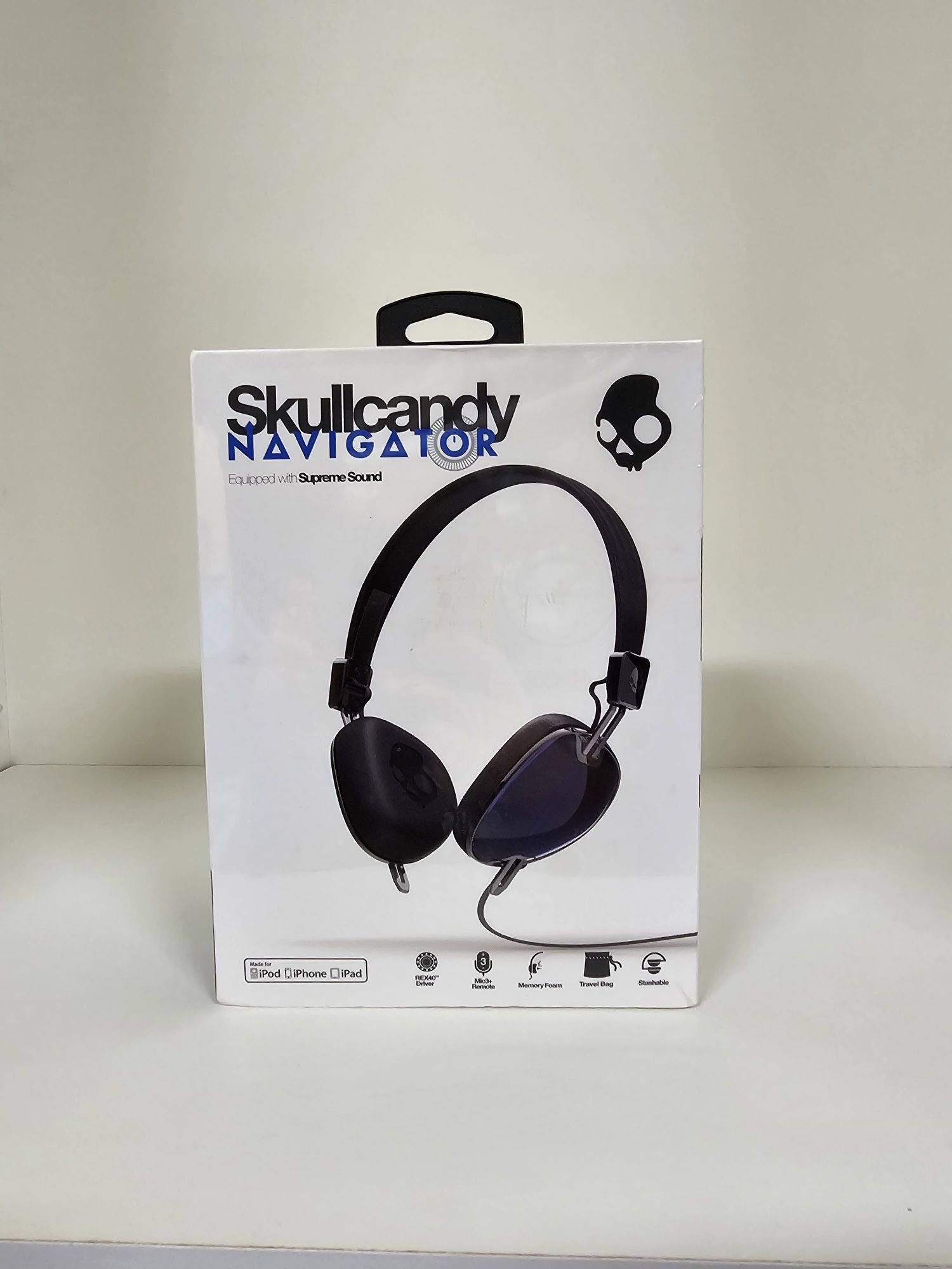 Lot of 21 Brand New Skullcandy Navigator Mic Headphones in Royal Blue