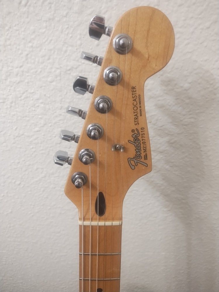 Fender Stratocaster Nice Guitar 