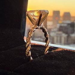 Stunning 2.07 carat Diamond Platinum Engagement Ring with GIA paperwork