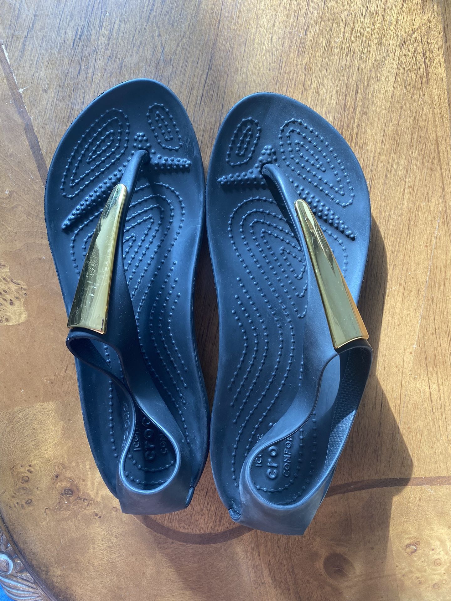 Crocs Summer Sandals With Gold Medalion