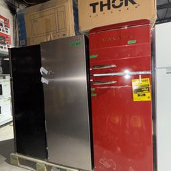 BLOWOUT SALE!!!! New Refrigerators🥶