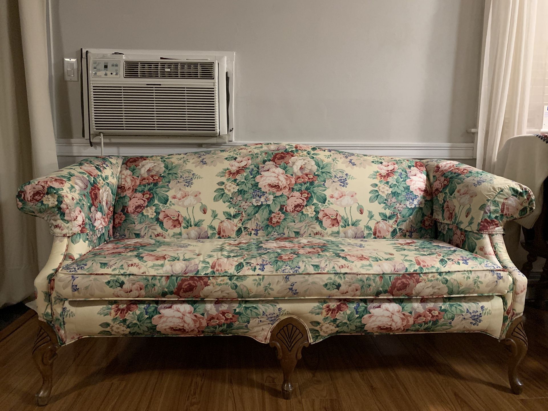 Vintage Classic Floral Couch/ Sofa