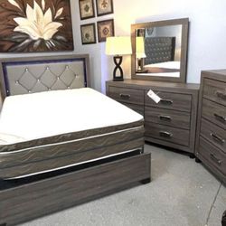Complete Bedroom Set On SAle! 5 Pcs Set! Finance Available! 