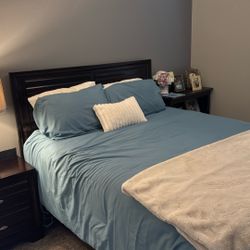 Queen Size Bedroom Set.