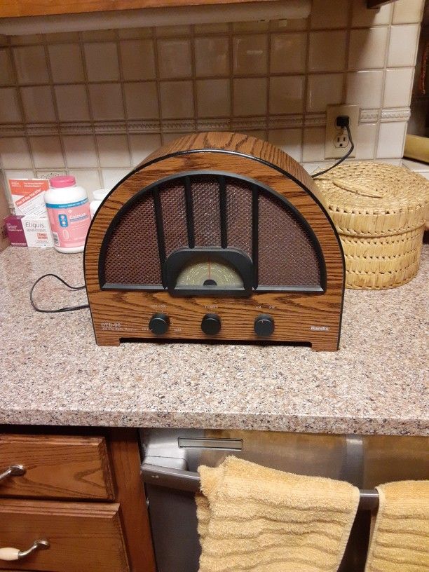 Pre-owned Vintage QTR 98 Radio
