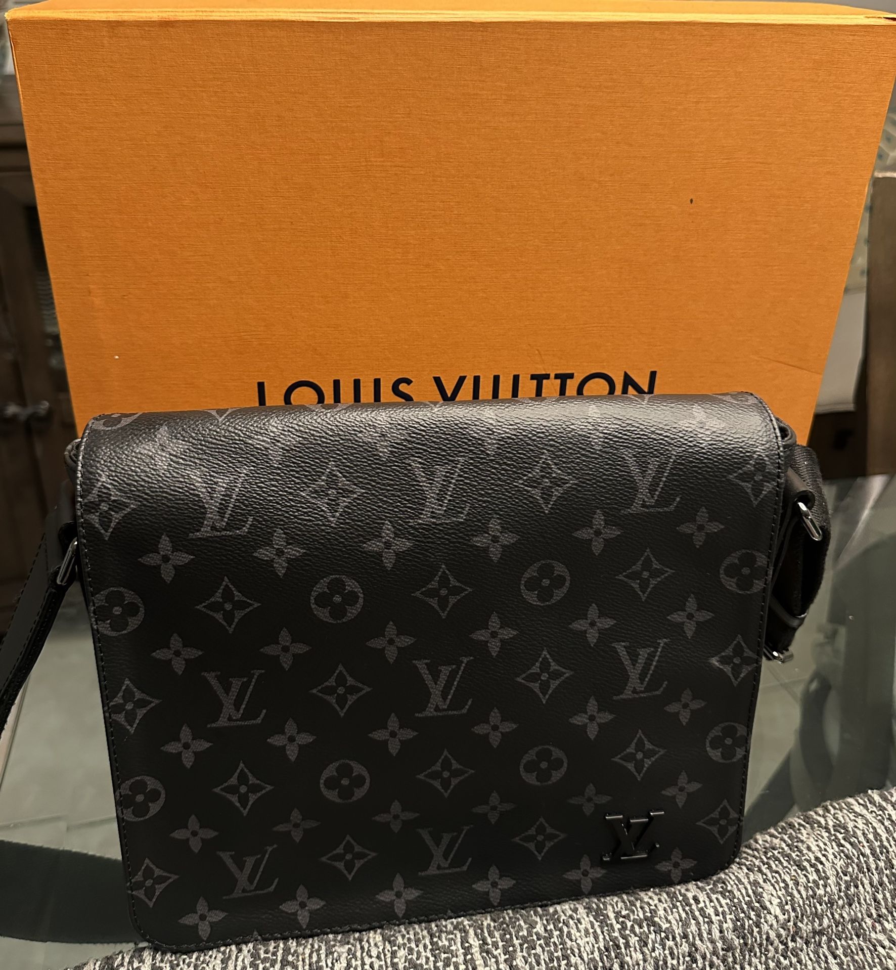 Louis Vuitton Garment Bag for Sale in Oakland Park, FL - OfferUp