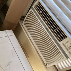 LG LW1216ERY7  12,000 BTU Doe 115-Volts Window Air Conditioner Cools 550 sq. ft. with Remote in White