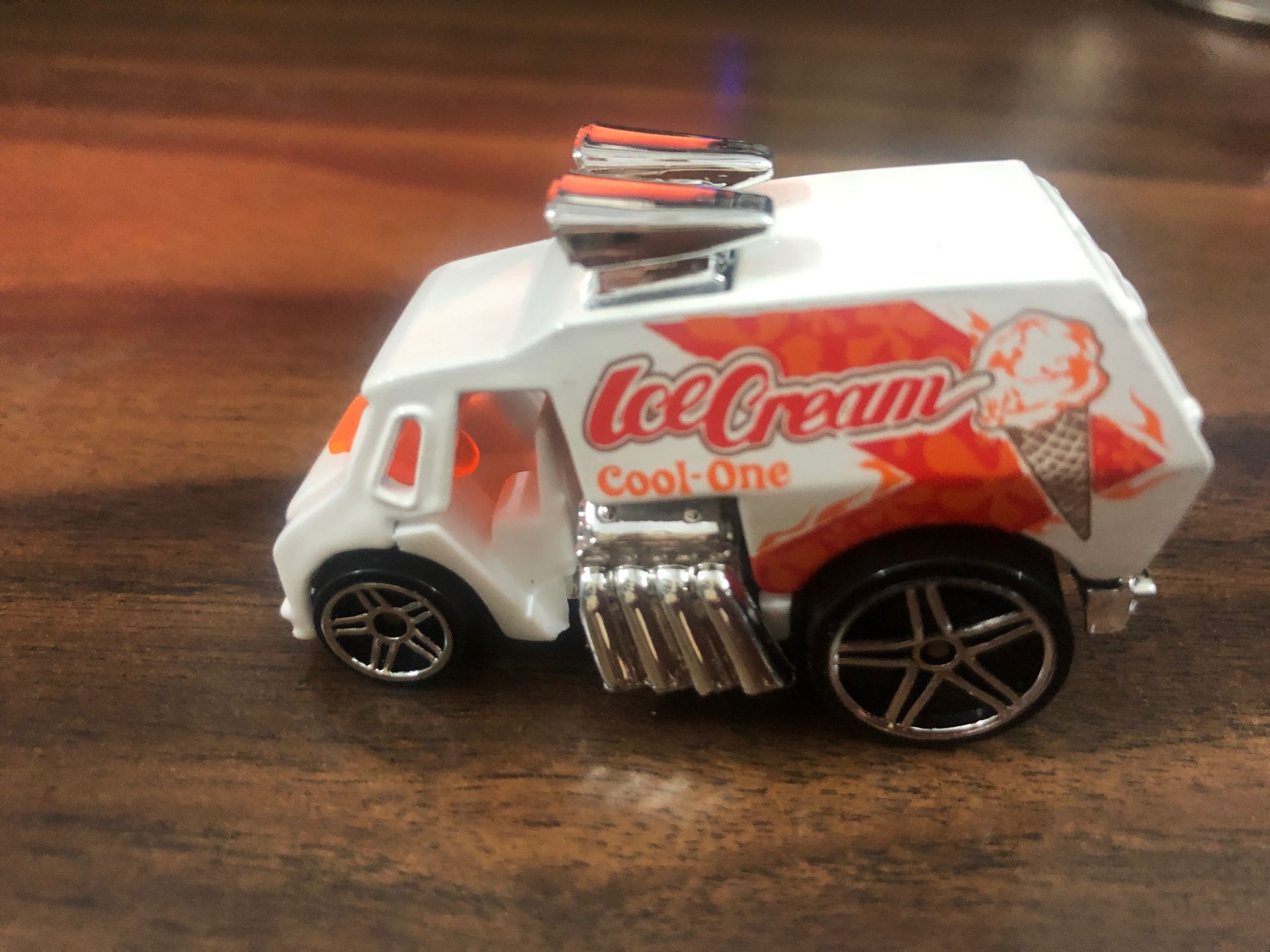 2004 Hot Wheels Cool One Ice Cream Toy Truck