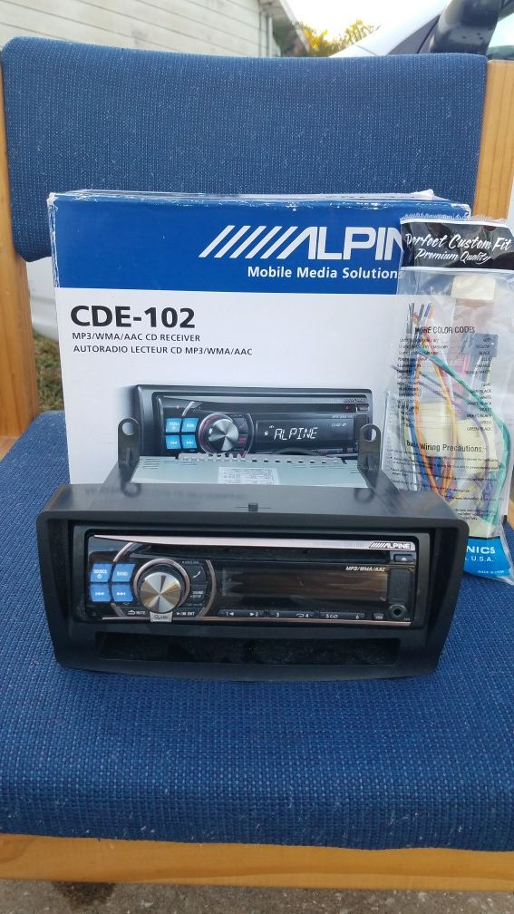 Alpine CDE-102 Stereo