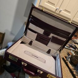 Burgundy Business class Briefcase.