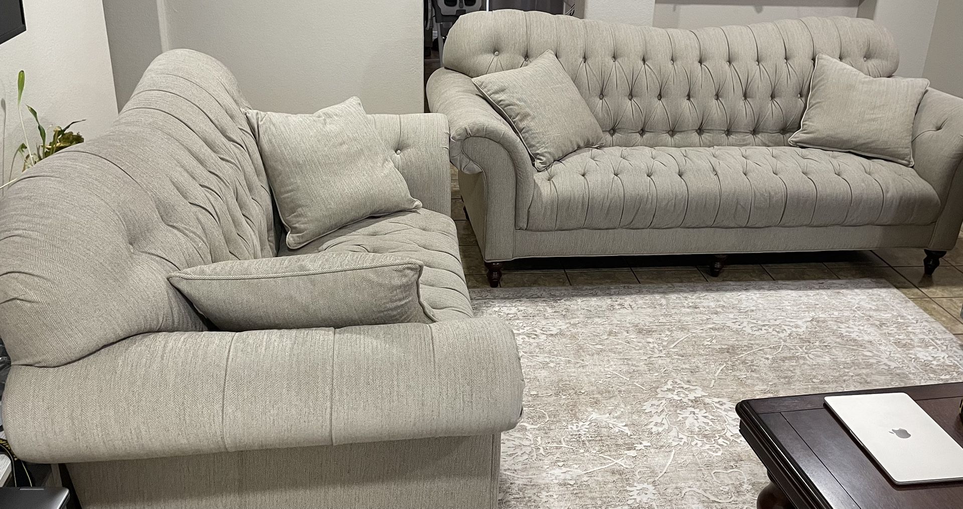 DownEast Tufted Sofa (Beige), Victorian, Classic Design