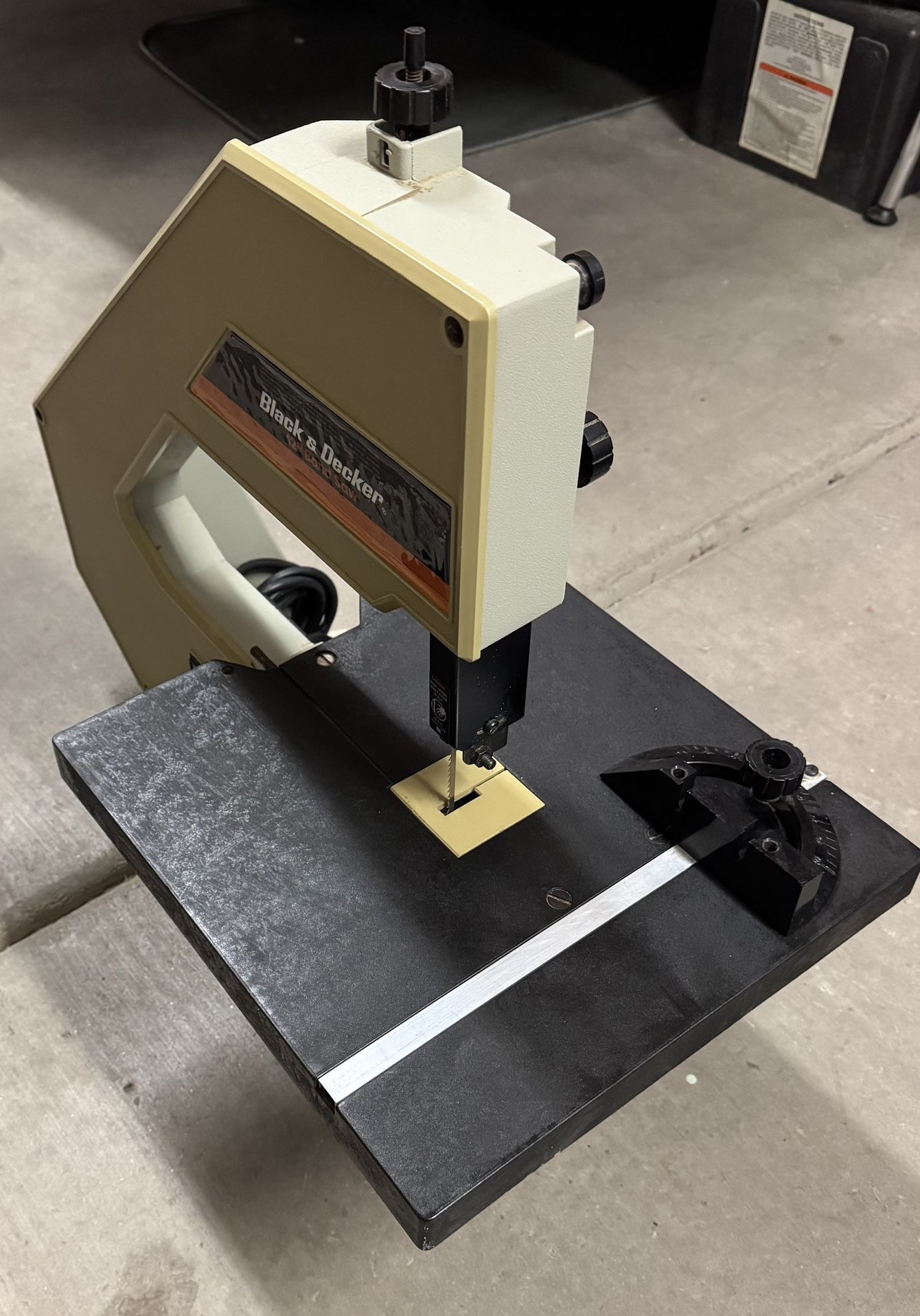 12” Black&Decker Band Saw, Variable Speed, Comes With One Additional band saw