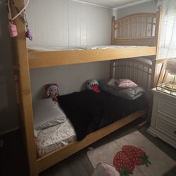 Twin Bunk bed 