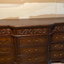 12 Drawer Dresser  Good Condition 