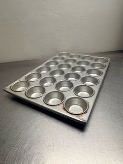COMMERCIAL 24-CUP MUFFIN PANS – BAKERY – 10 AVAILABLE