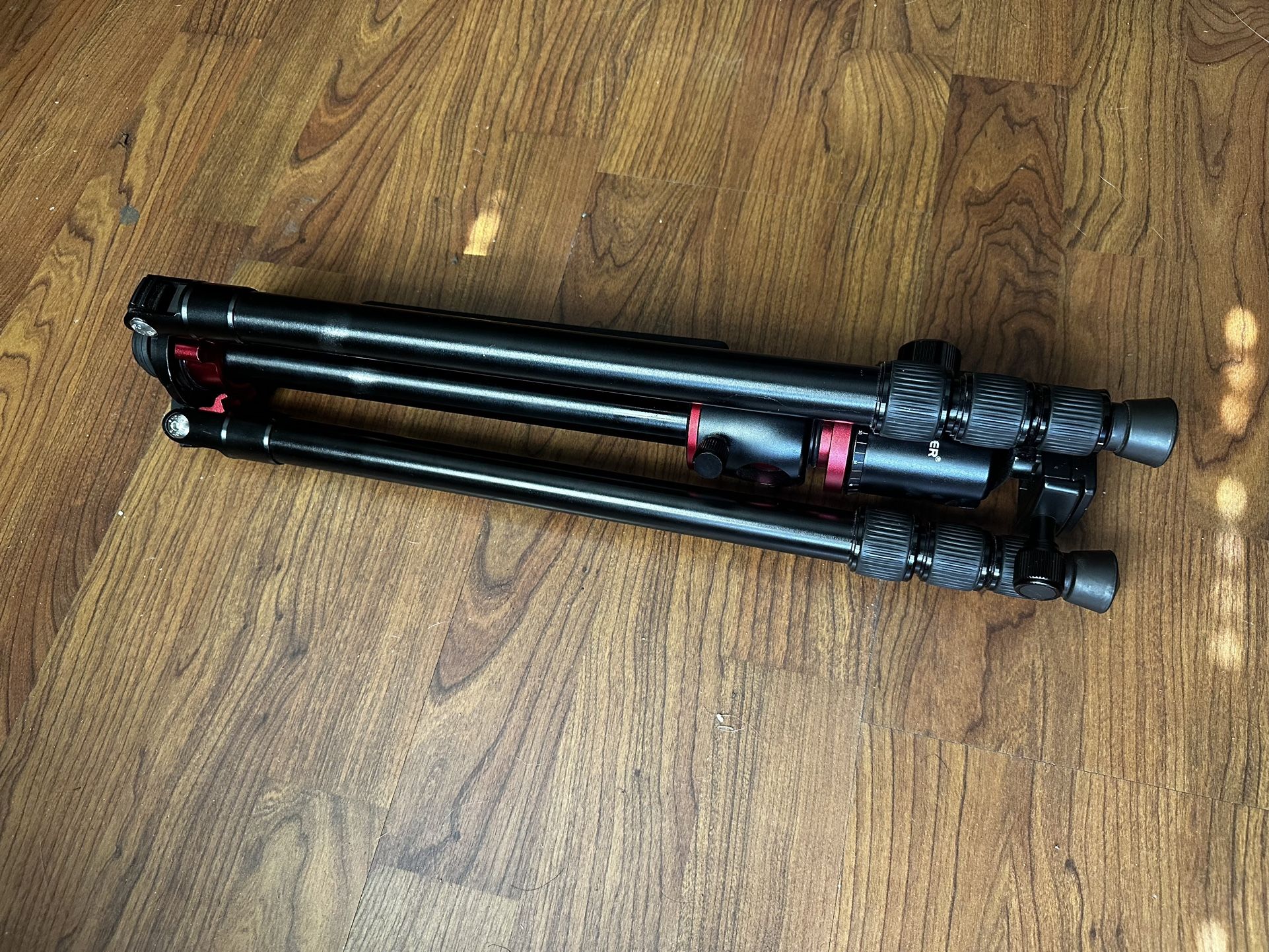 Neewer Travel Tripod