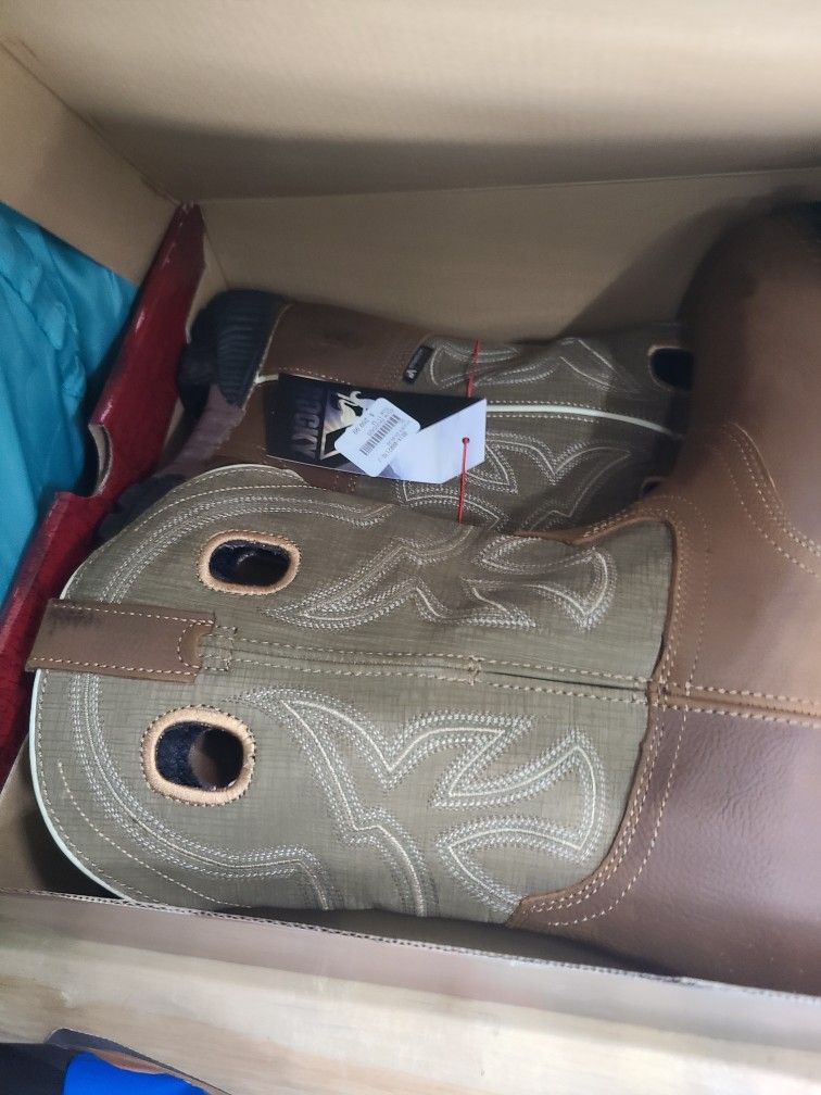 Sz 11 Rocky Boots - Brand New