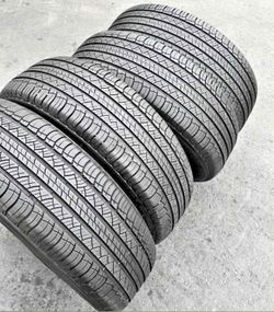 235/65/18 Michelin vendo un set de llantas usadas excelente condiciones de vida las 4 ✅🤩I am selling a set of used tires, all 4 in excellent living c